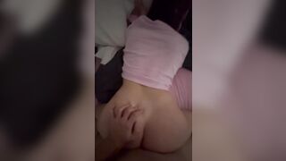 Sborro dentro la figa della 20enne culona