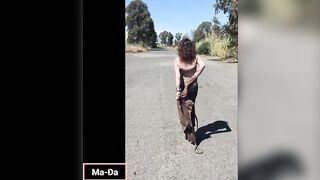 Strip in pieno giorno