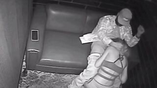 Stripper bionda sex senza condom in un club