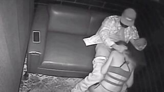 Stripper bionda sex senza condom in un club