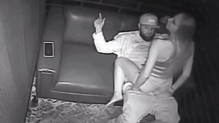 Stripper bionda sex senza condom in un club