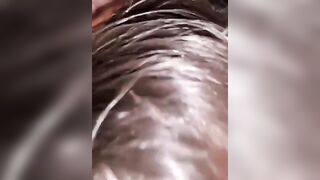 Ragazza generosa si gode due cazzi alla volta