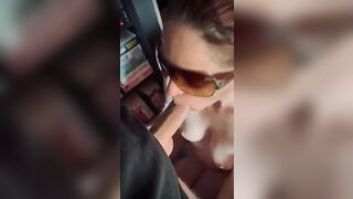 Anteprima del video: Moglie glamour succhia e svuota il suo cazzone