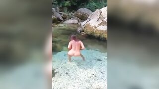 Agosto 2025 la mia puttana che si fa il bagno nuda