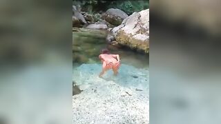 Agosto 2025 la mia puttana che si fa il bagno nuda