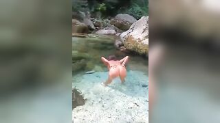 Agosto 2025 la mia puttana che si fa il bagno nuda