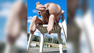 Nudo all'aperto mi inculo