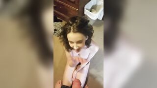 Faccio felice la mia zoccola sborrandole il volto