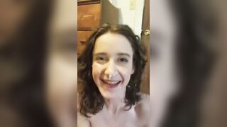 Faccio felice la mia zoccola sborrandole il volto