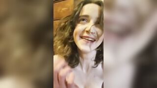 Faccio felice la mia zoccola sborrandole il volto