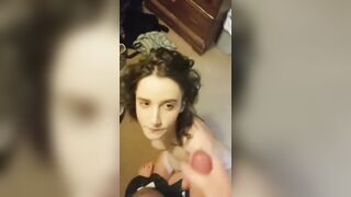 Faccio felice la mia zoccola sborrandole il volto