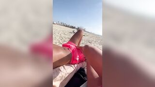 Milf zoccola fa una sega col piede al suo tipo