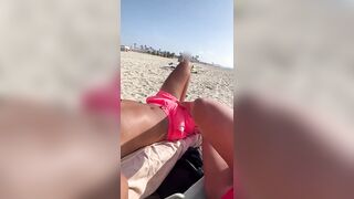 Milf zoccola fa una sega col piede al suo tipo