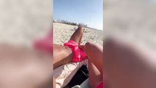 Milf zoccola fa una sega col piede al suo tipo