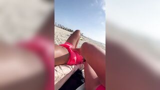 Milf zoccola fa una sega col piede al suo tipo