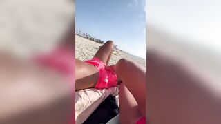 Milf zoccola fa una sega col piede al suo tipo