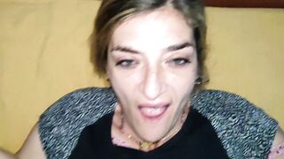 A volte mi scopa anche la figa il porco