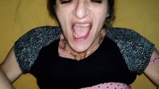 A volte mi scopa anche la figa il porco