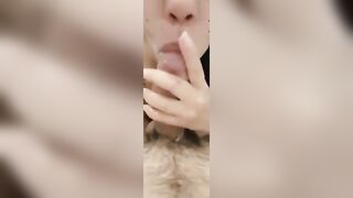 Sveltina con la coinquilina appena conosciuta