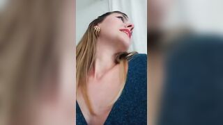 MO DAMMI STO CAZZO E STATTE ZITTO