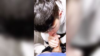 Andrea di Pesaro ama succhiare cazzi XL e bere sborra tg andreapesaro0