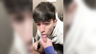 Andrea di Pesaro ama succhiare cazzi XL e bere sborra tg andreapesaro0