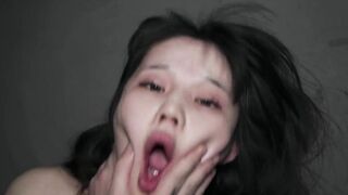 Adorabile Teen Giapponese Scopre il Suo Primo Grosso Cazzo Italiano 7