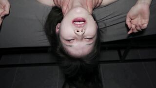 Adorabile Teen Giapponese Scopre il Suo Primo Grosso Cazzo Italiano 7