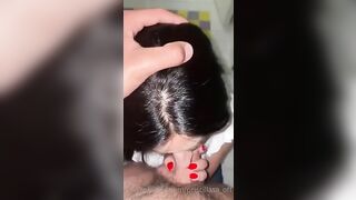 Procace mignotta del sud italia lo succhia prima di dare il culo