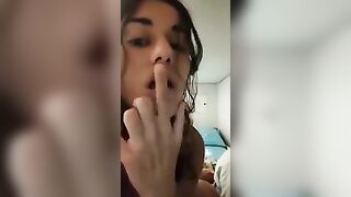 Teen brunetta zozza si fa la porca in webcam mostrando tutto