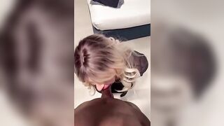 Bionda trans succhia come una disperata un cazzone nero enorme