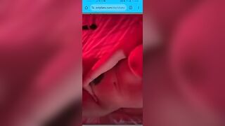 Italiana con tette enormi si masturba fino a venire forte