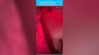 Italiana con tette enormi si masturba fino a venire forte