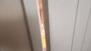 Sorellastra mi becca a segarmi → finisce col culo sfondato