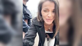 Coppia di porci esibizionisti si scopa selvaggiamente fuori dall’auto in live