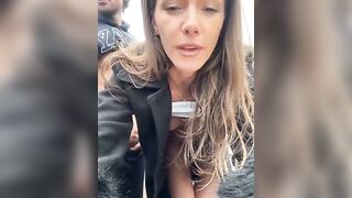 Coppia di porci esibizionisti si scopa selvaggiamente fuori dall’auto in live