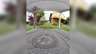 Bocchino + cavalcata a smorzacandela in VR: roba da venire in 30 secondi