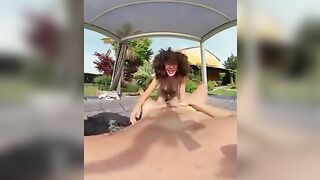 Bocchino + cavalcata a smorzacandela in VR: roba da venire in 30 secondi