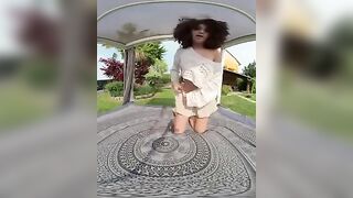 Bocchino + cavalcata a smorzacandela in VR: roba da venire in 30 secondi