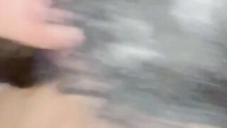 Scopo la bocca a mia moglie e gli sputo la saliva in faccia