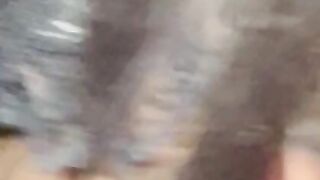 Scopo la bocca a mia moglie e gli sputo la saliva in faccia