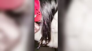 Moglie Porca Esibizionista: pompino sporco in carsex mentre guida il porco