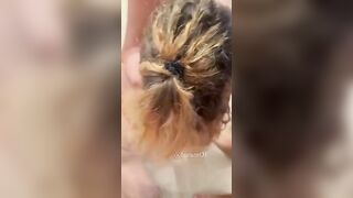 Bionda riccia si fa sfondare da tre cazzi enormi, bocca-figa-culo pieni