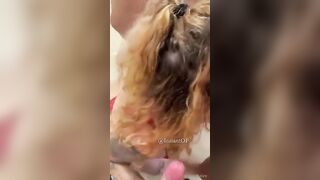 Bionda riccia si fa sfondare da tre cazzi enormi, bocca-figa-culo pieni