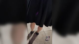 Moglie Porca Esibizionista mostra tutto e si fa fottere in pubblico