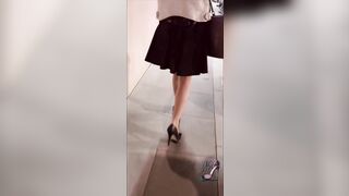 Moglie Porca Esibizionista mostra tutto e si fa fottere in pubblico