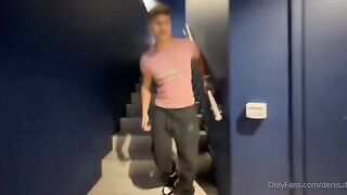 Nuova segretaria si fa sbattere nel cesso durante il colloquio di lavoro