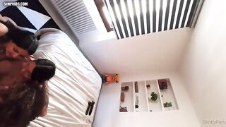 Amiche porche bisex lesbicano tra loro e poi pompano il cazzo all'amico fortunato