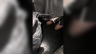 Travestita da suora spompina un tipo nel club privé, peccato e sborra ovunque