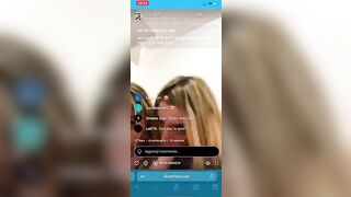 Amiche zoccole si ingozzano di cazzi come se non ci fosse un domani